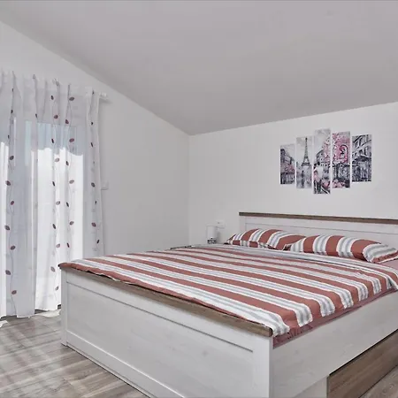 Apartment & Seaside Kastela