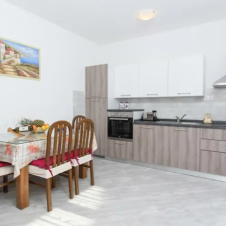 & Seaside Apartment Kastela