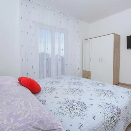 & Seaside Apartment *