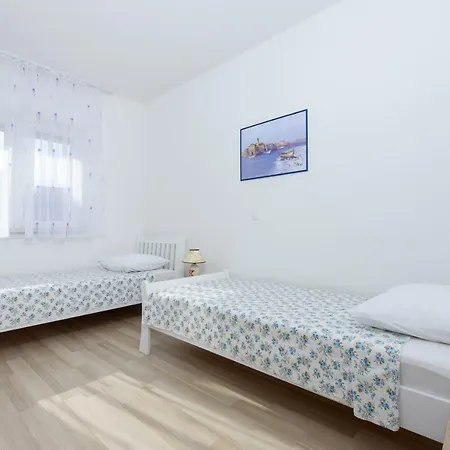 & Seaside Apartment *