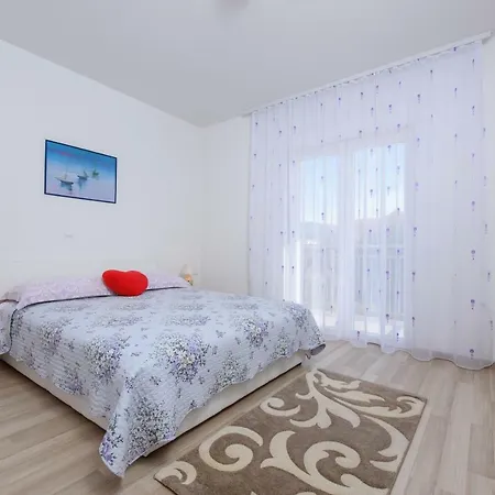 & Seaside Apartment *