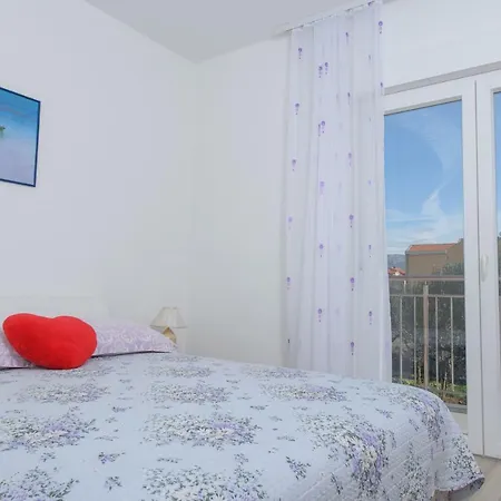 & Seaside Apartment *
