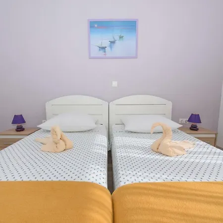& Seaside Apartment *