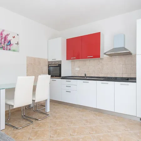 & Seaside Apartment *
