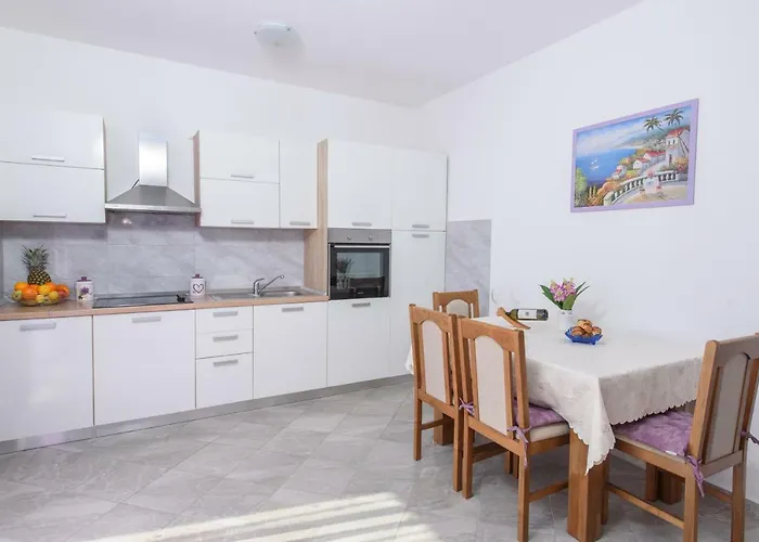 & Seaside * Kaštela